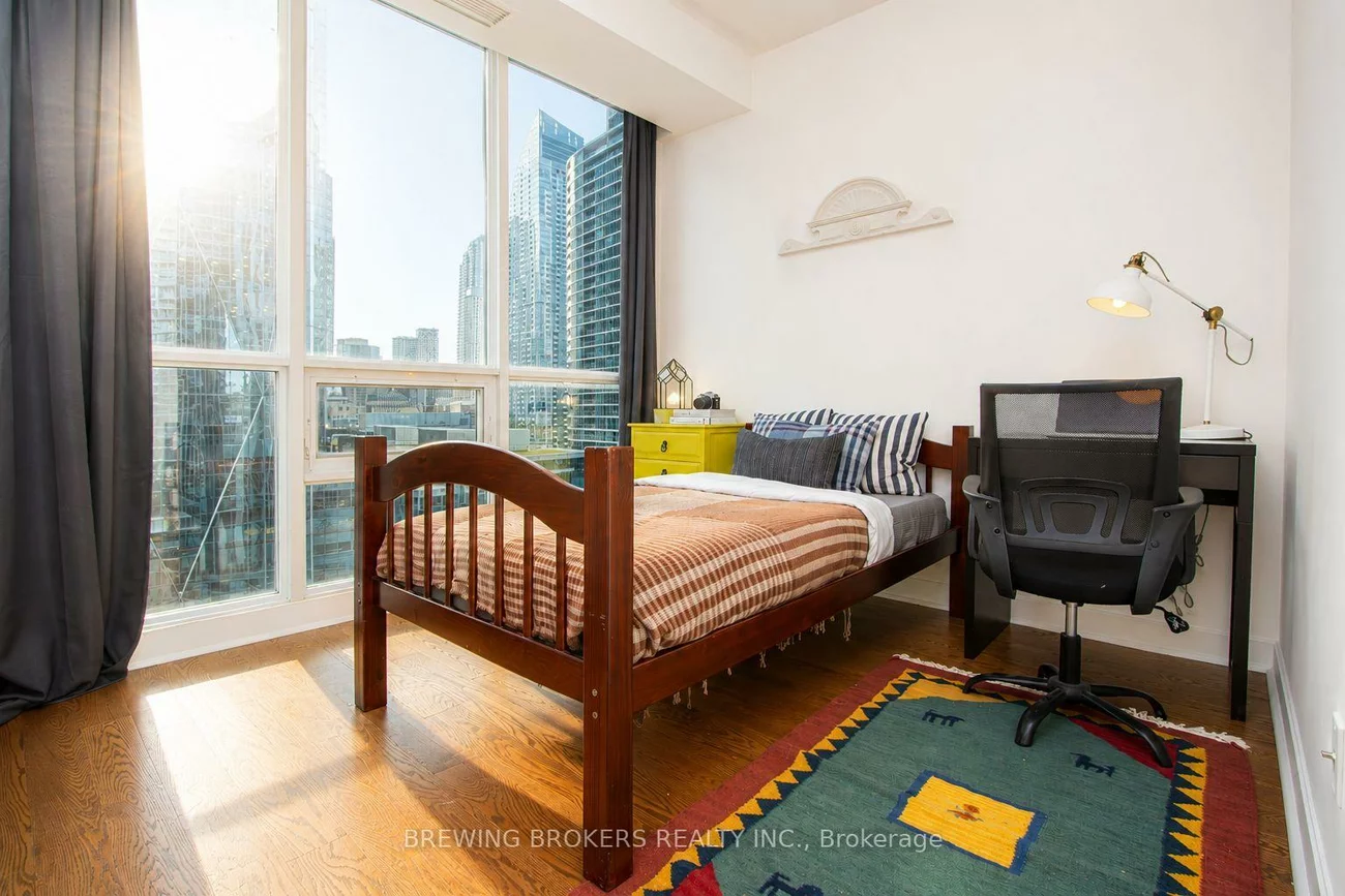 18, Harbour, Waterfront Communities C1, Toronto