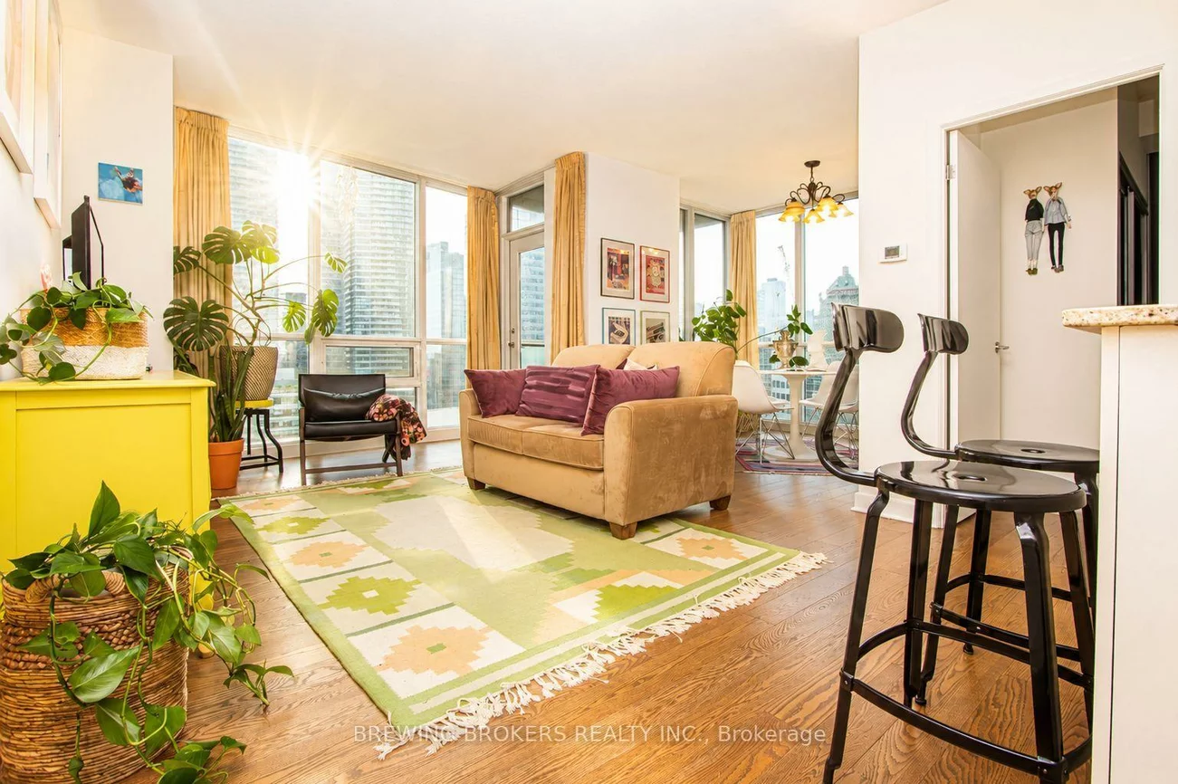 18, Harbour, Waterfront Communities C1, Toronto