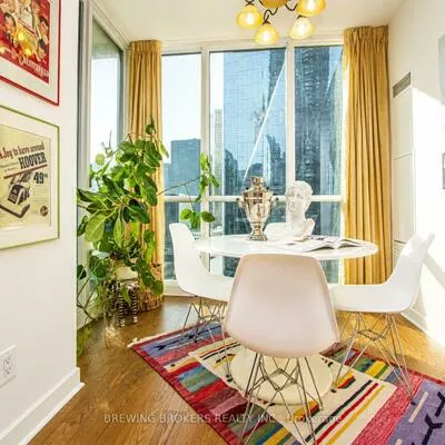 Condo Apartment, For Sale 18, Harbour, Waterfront Communities C1, Toronto