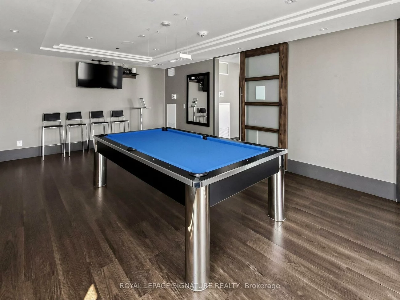 297, College, Kensington-Chinatown, Toronto