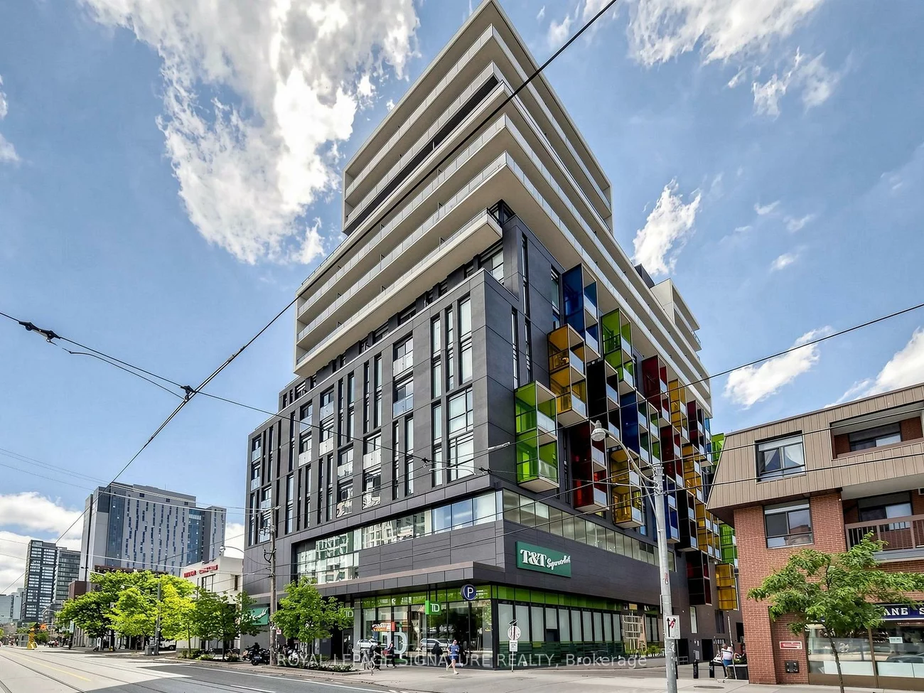 297, College, Kensington-Chinatown, Toronto