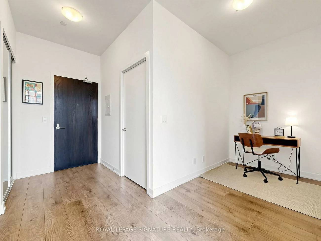 297, College, Kensington-Chinatown, Toronto