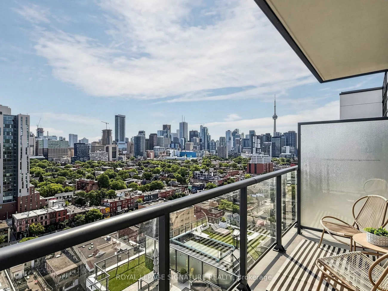 297, College, Kensington-Chinatown, Toronto