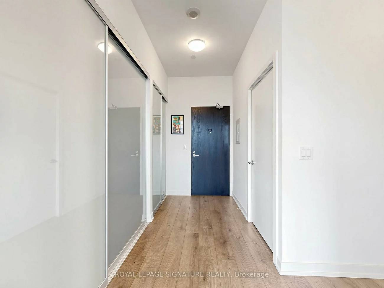 297, College, Kensington-Chinatown, Toronto