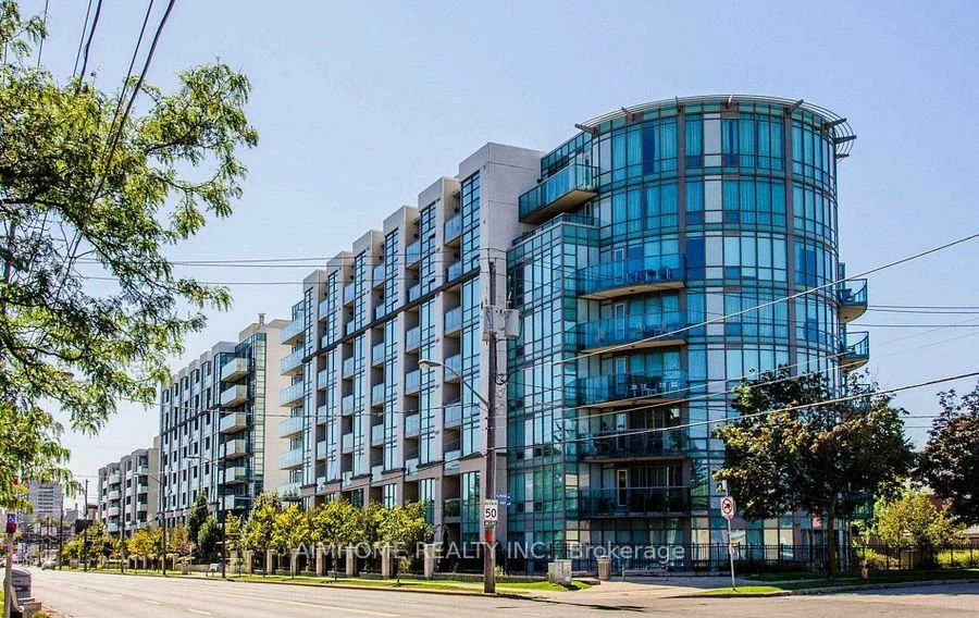3830, Bathurst, Clanton Park, Toronto