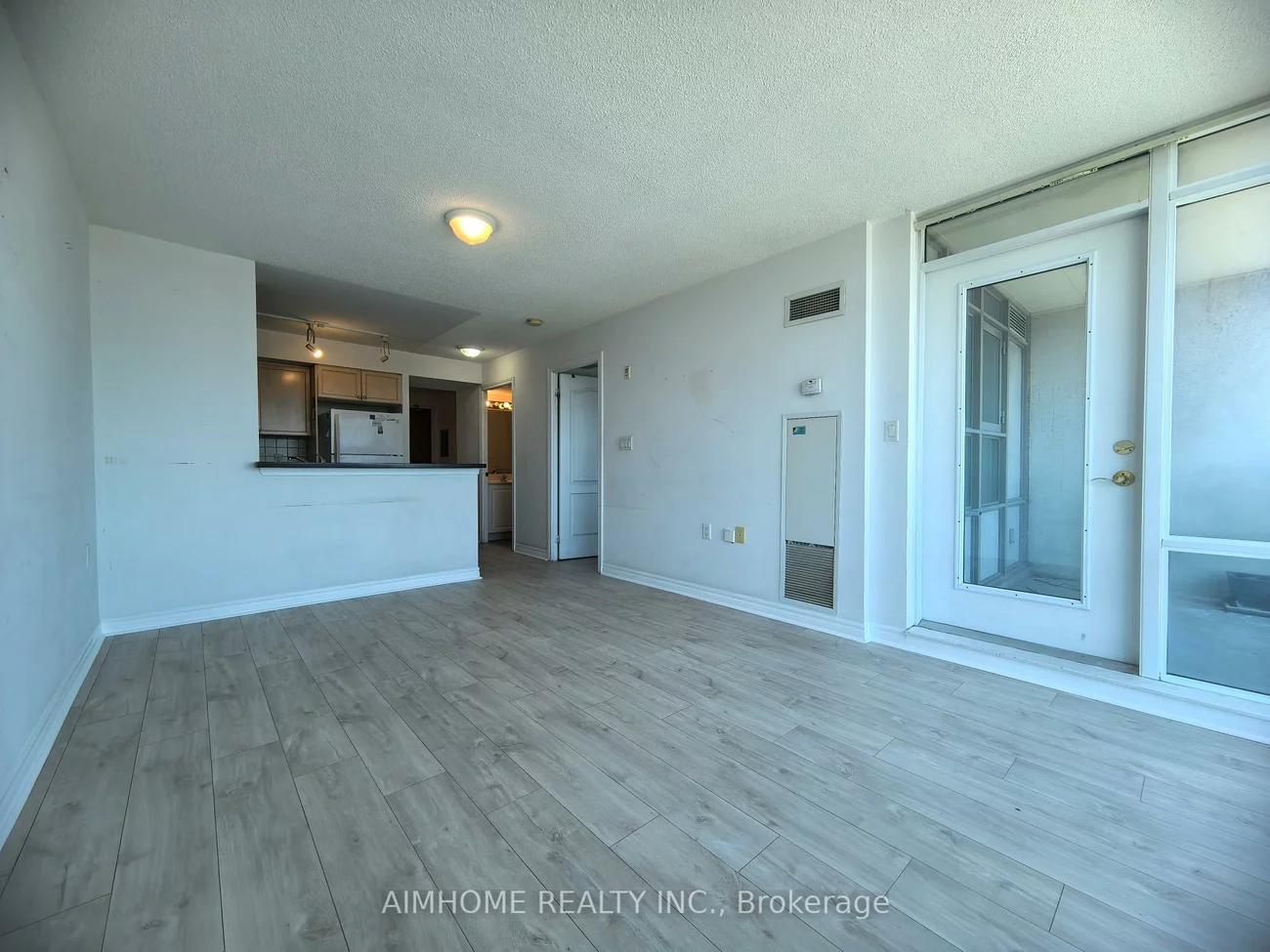 3830, Bathurst, Clanton Park, Toronto