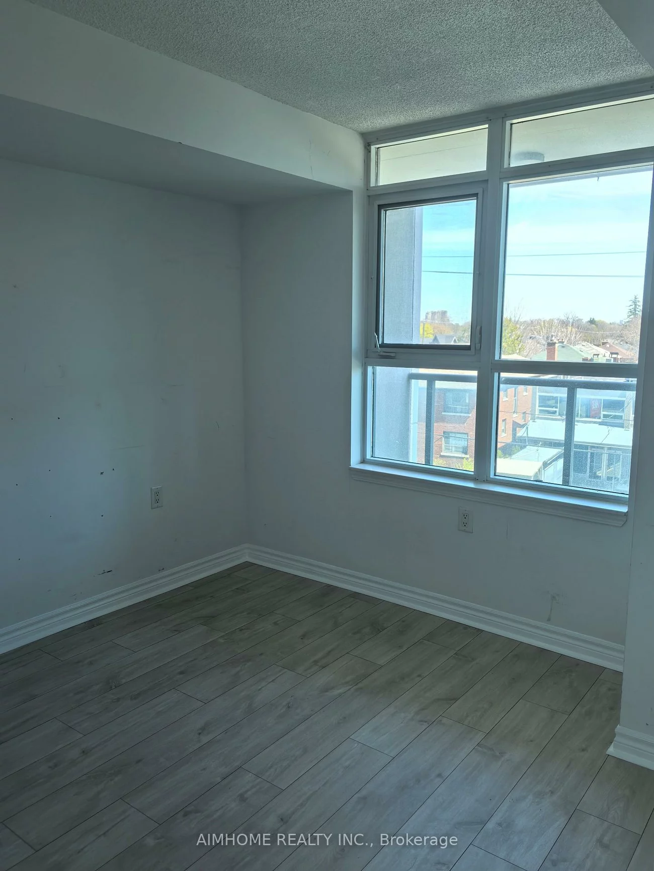 3830, Bathurst, Clanton Park, Toronto