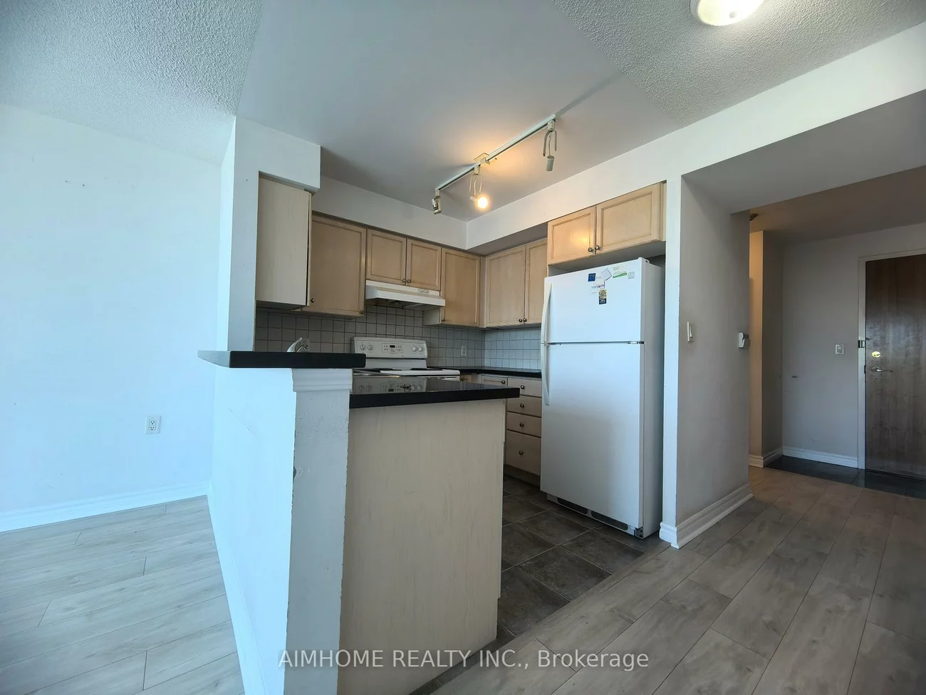 3830, Bathurst, Clanton Park, Toronto
