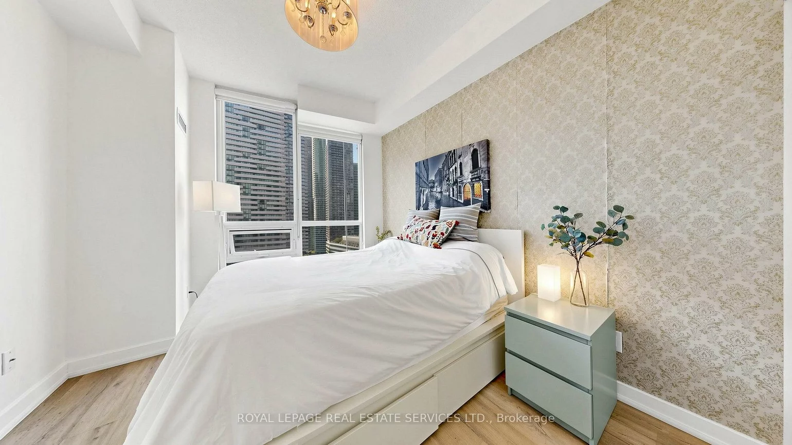 33, Bay, Waterfront Communities C1, Toronto
