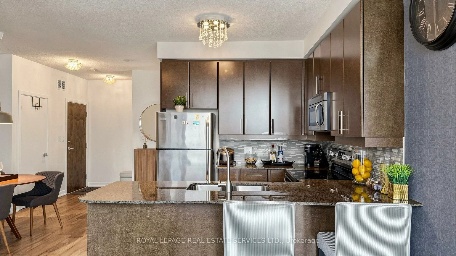 33, Bay, Waterfront Communities C1, Toronto