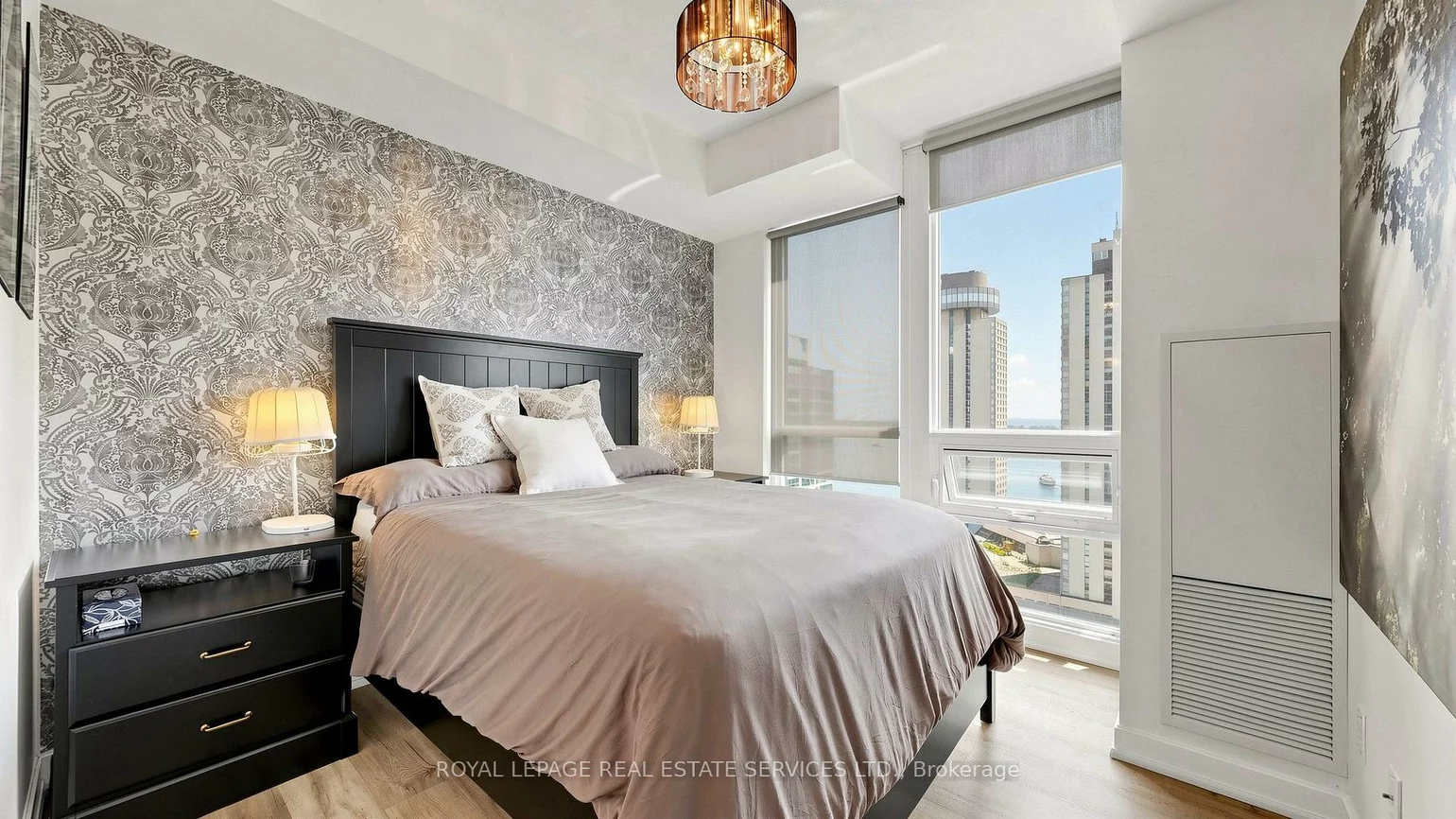 33, Bay, Waterfront Communities C1, Toronto
