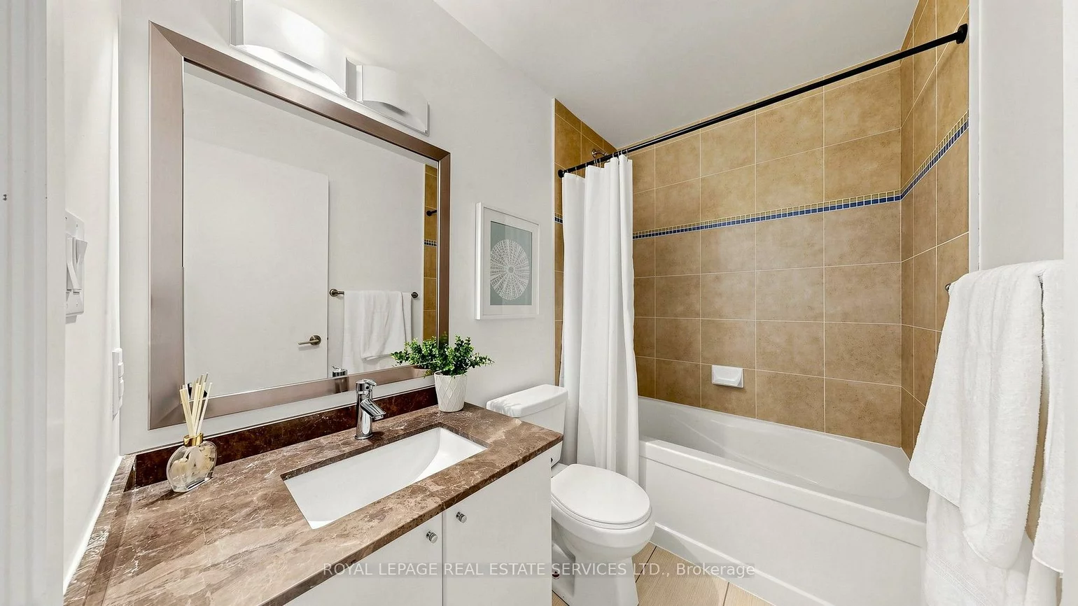 33, Bay, Waterfront Communities C1, Toronto