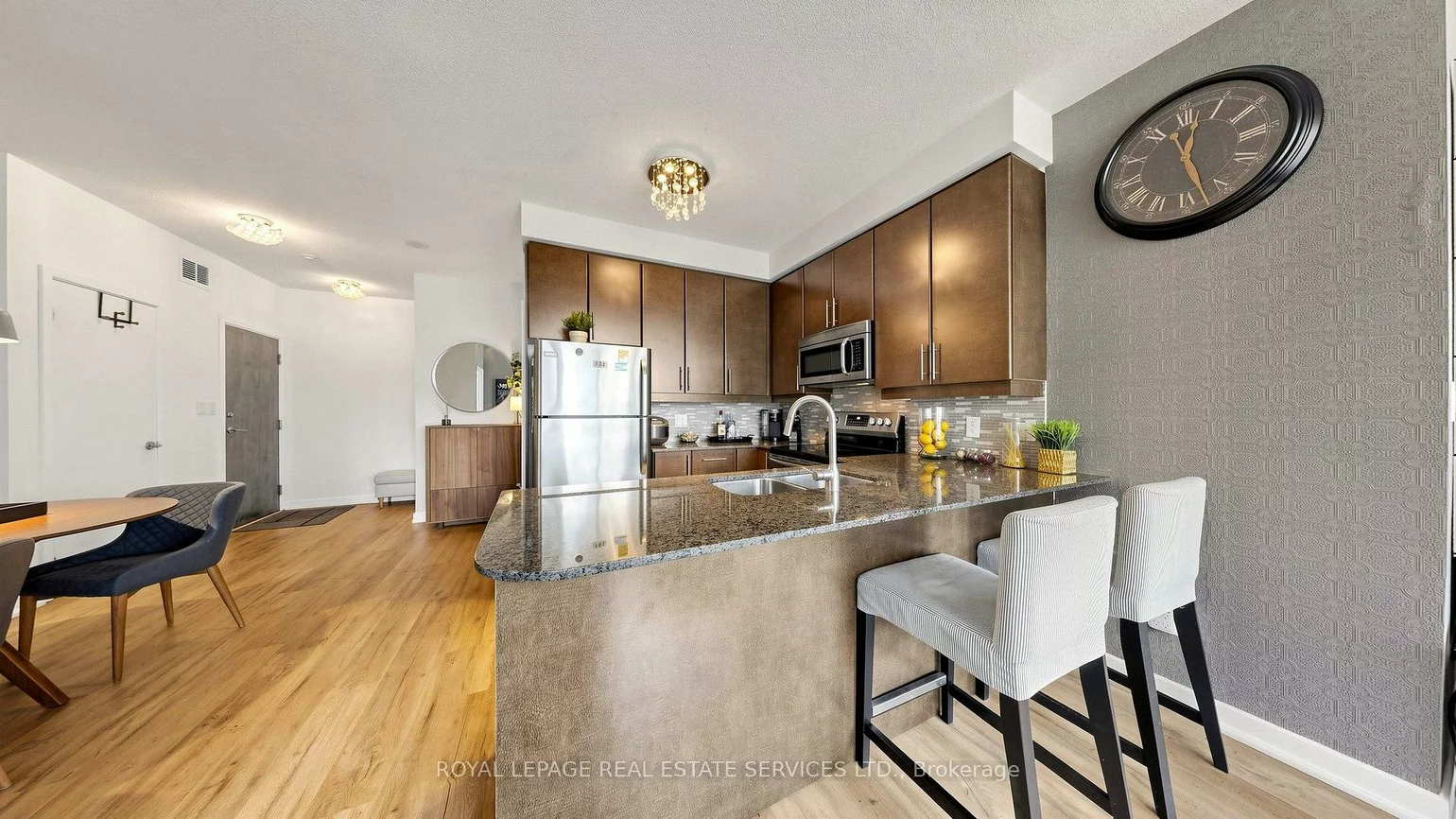 33, Bay, Waterfront Communities C1, Toronto