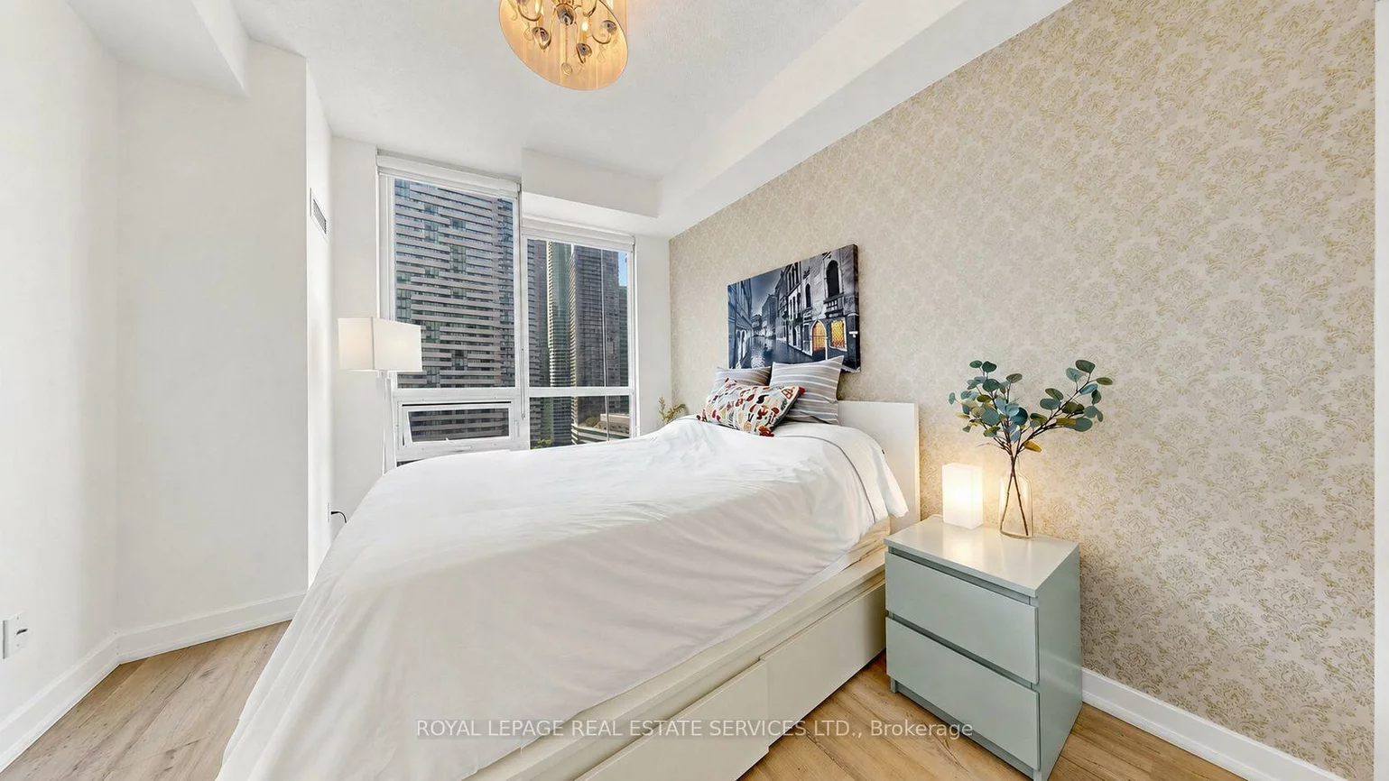 33, Bay, Waterfront Communities C1, Toronto