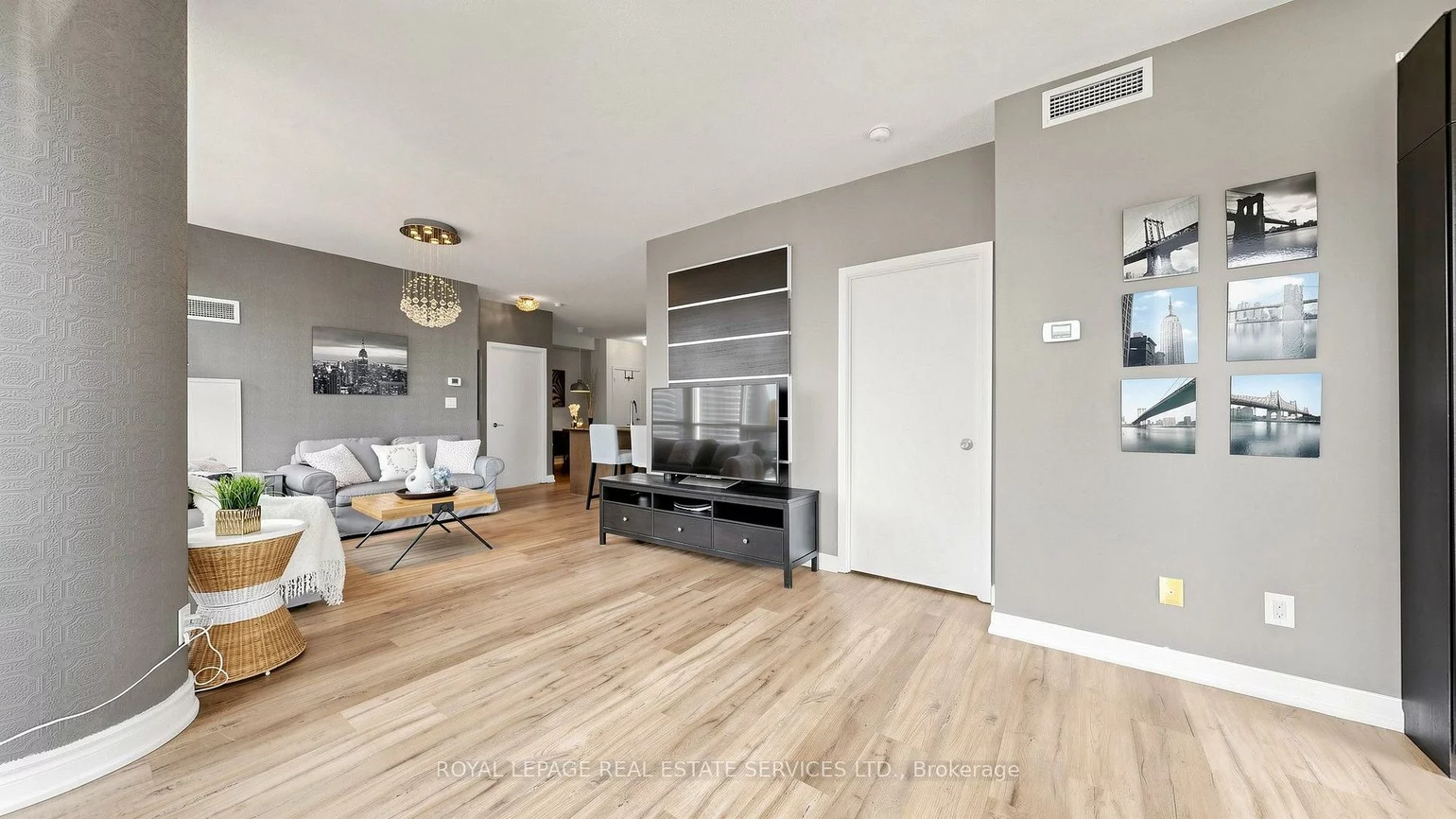 33, Bay, Waterfront Communities C1, Toronto