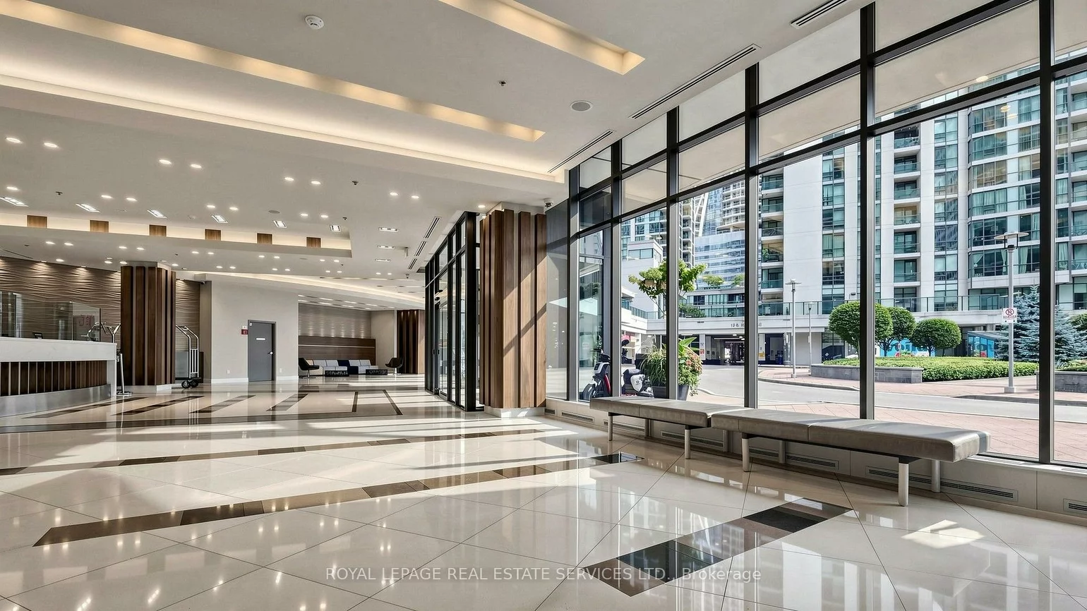 33, Bay, Waterfront Communities C1, Toronto