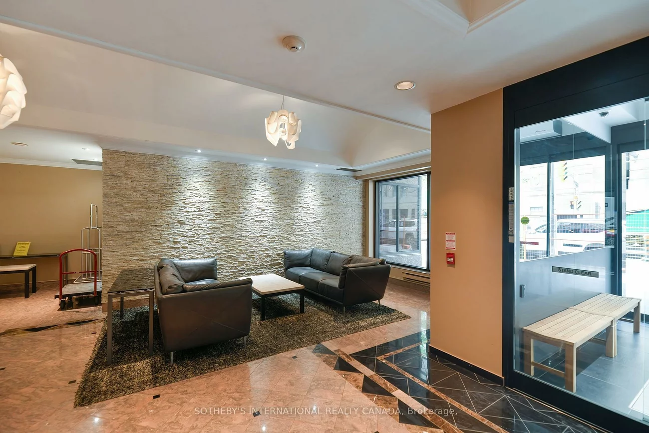 45, Carlton, Church-Yonge Corridor, Toronto