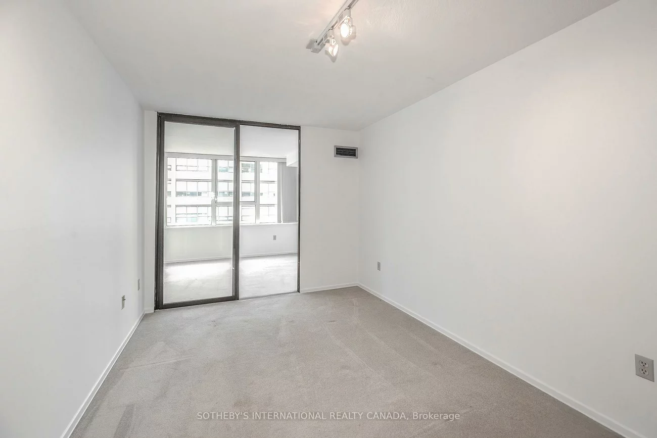 45, Carlton, Church-Yonge Corridor, Toronto