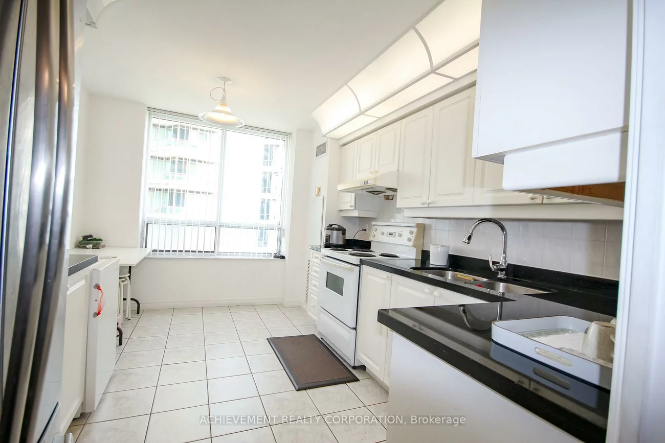 18, Sommerset, Willowdale East, Toronto