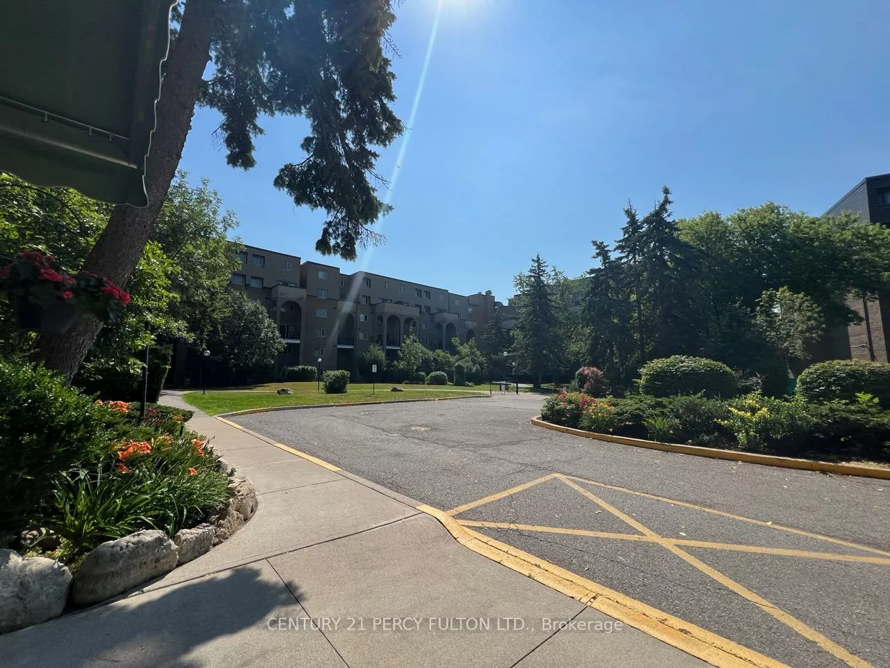 4005, Don Mills, Hillcrest Village, Toronto