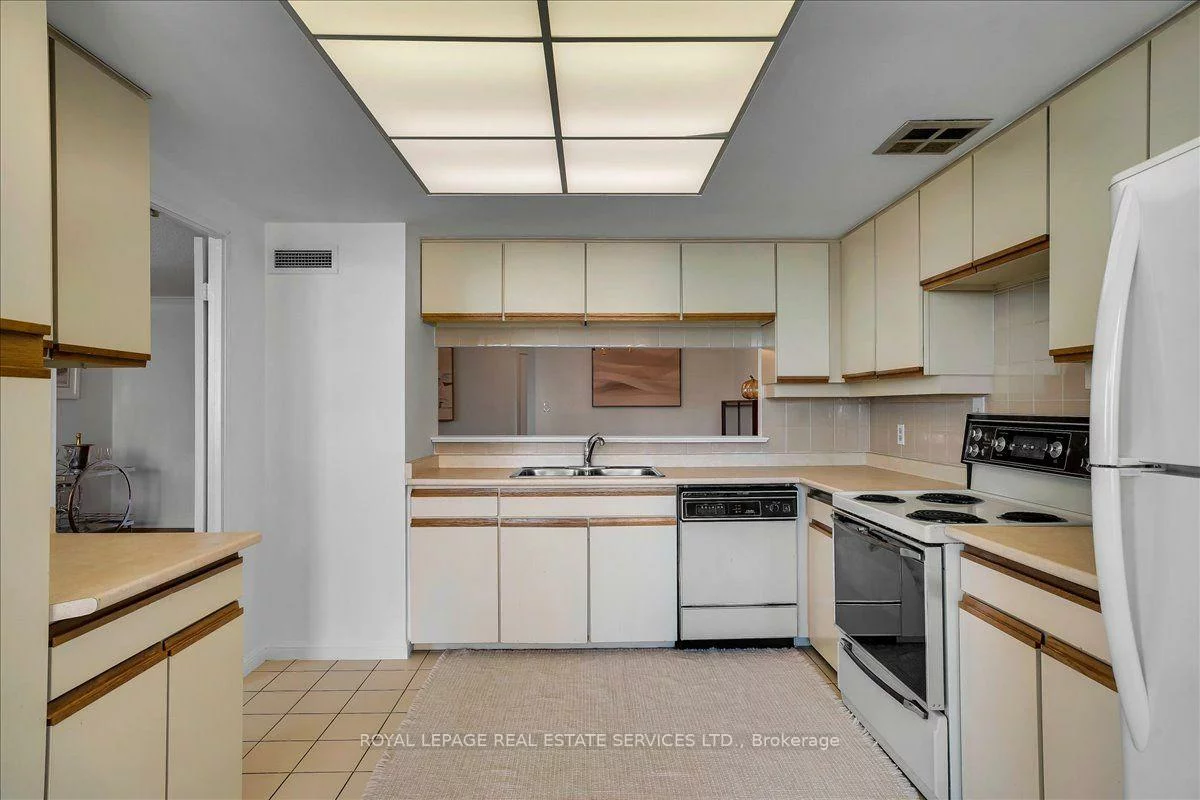 5444, Yonge, Willowdale West, Toronto