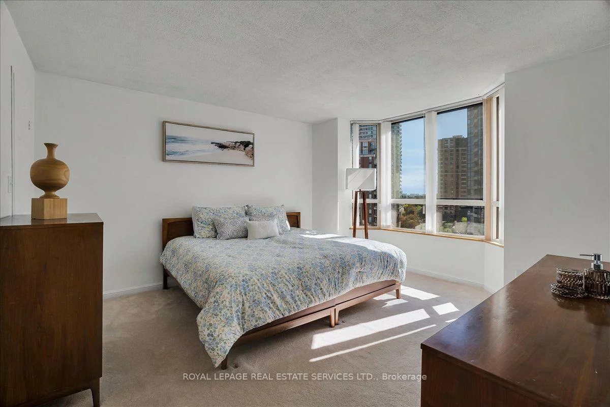 5444, Yonge, Willowdale West, Toronto
