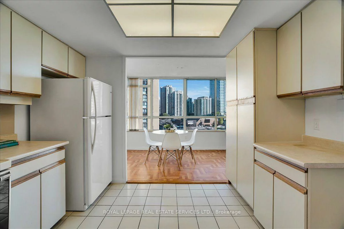 5444, Yonge, Willowdale West, Toronto