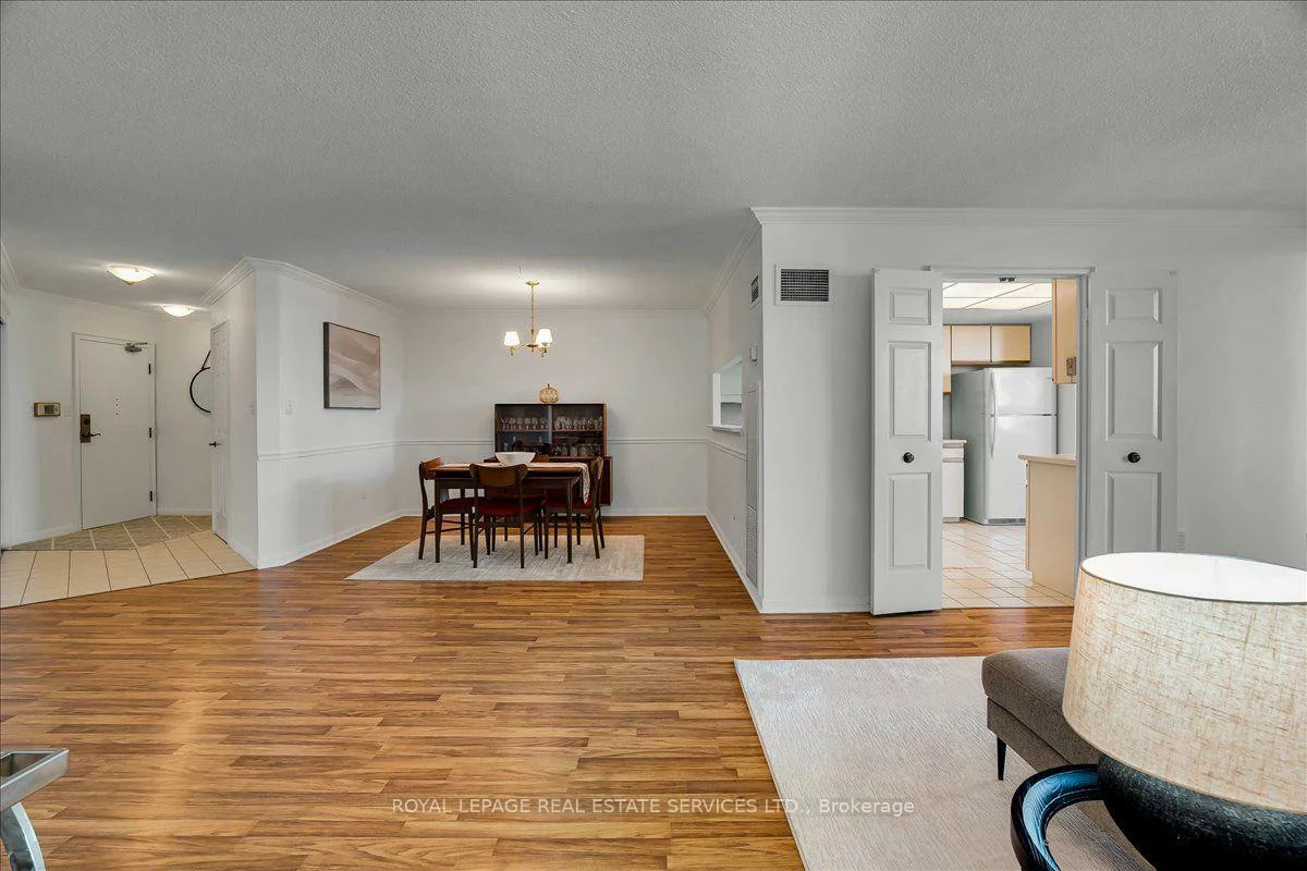 5444, Yonge, Willowdale West, Toronto