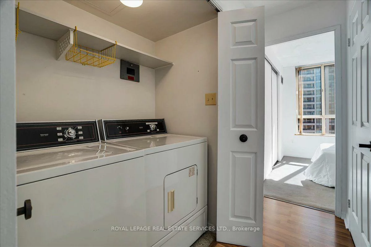 5444, Yonge, Willowdale West, Toronto