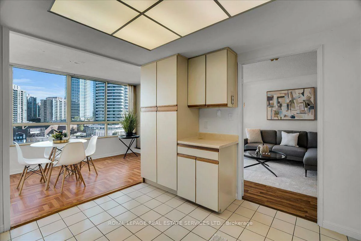 5444, Yonge, Willowdale West, Toronto