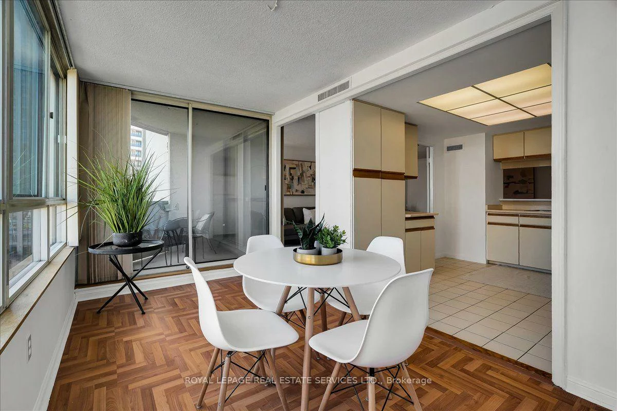 5444, Yonge, Willowdale West, Toronto