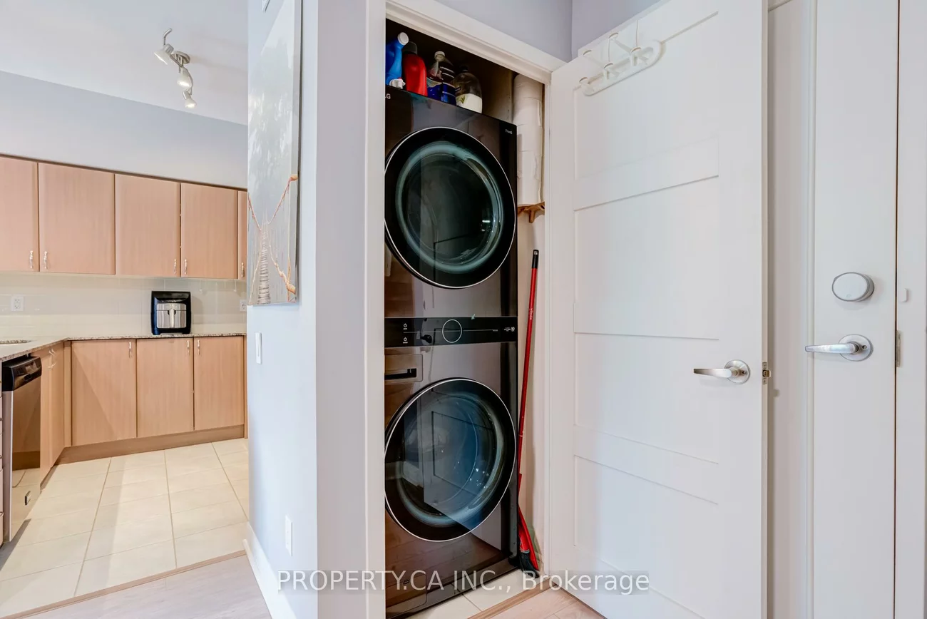 525, Wilson, Clanton Park, Toronto