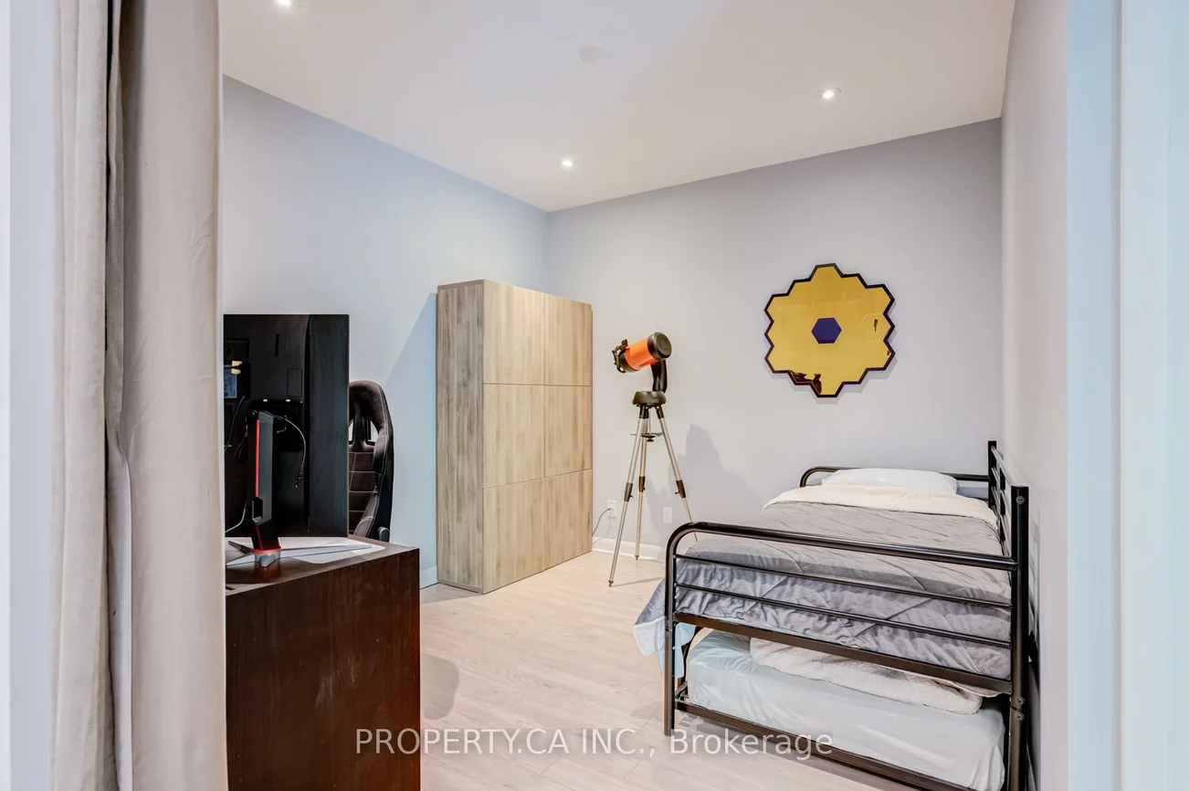 525, Wilson, Clanton Park, Toronto