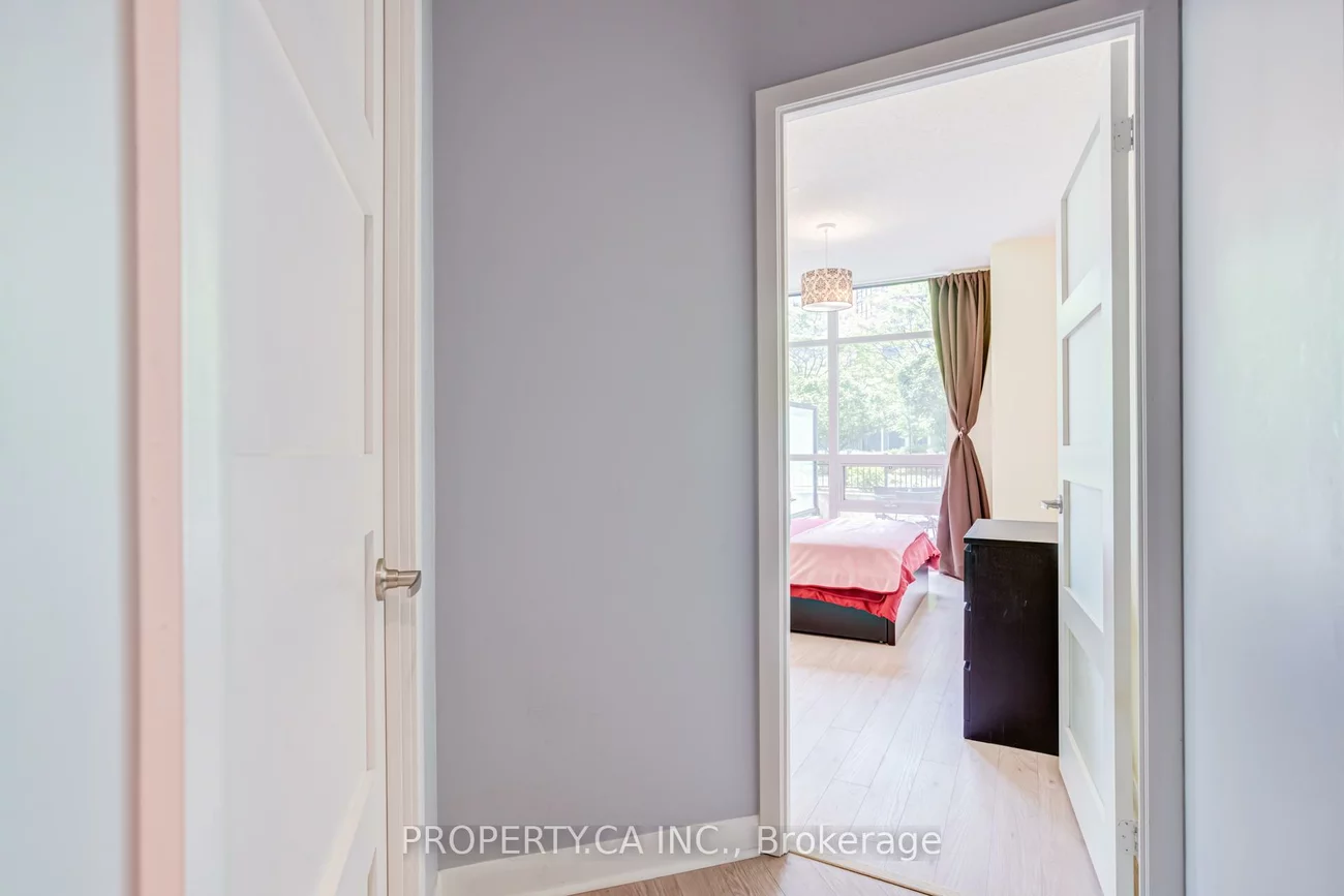 525, Wilson, Clanton Park, Toronto