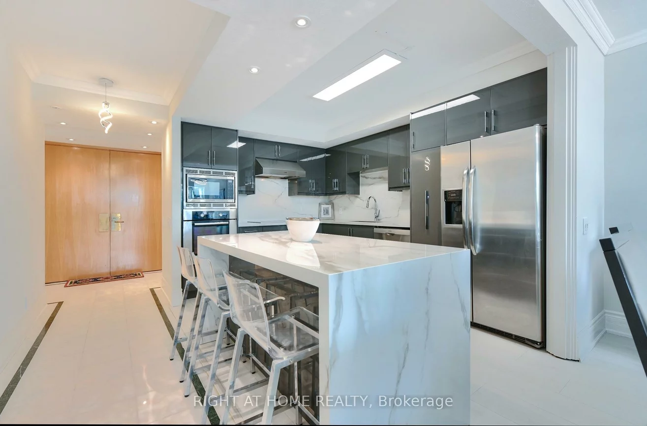460, Queens, Waterfront Communities C1, Toronto