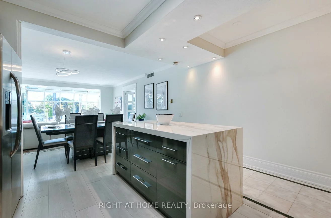 460, Queens, Waterfront Communities C1, Toronto