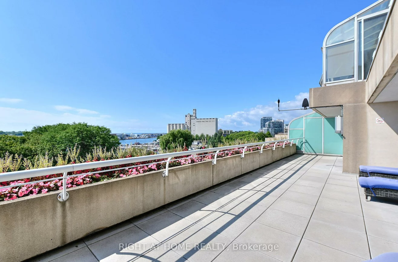460, Queens, Waterfront Communities C1, Toronto