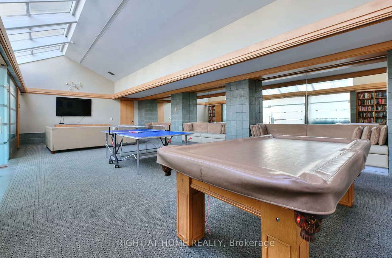 460, Queens, Waterfront Communities C1, Toronto