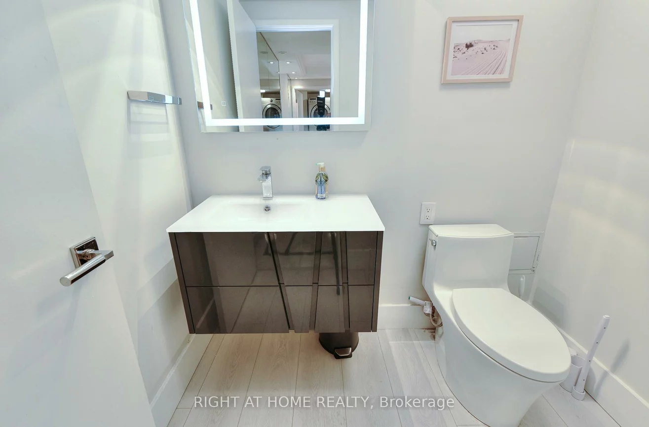 460, Queens, Waterfront Communities C1, Toronto