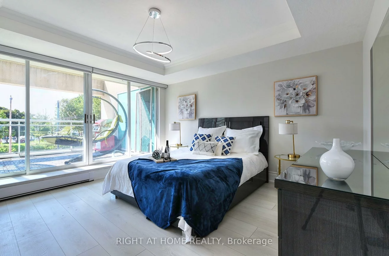 460, Queens, Waterfront Communities C1, Toronto