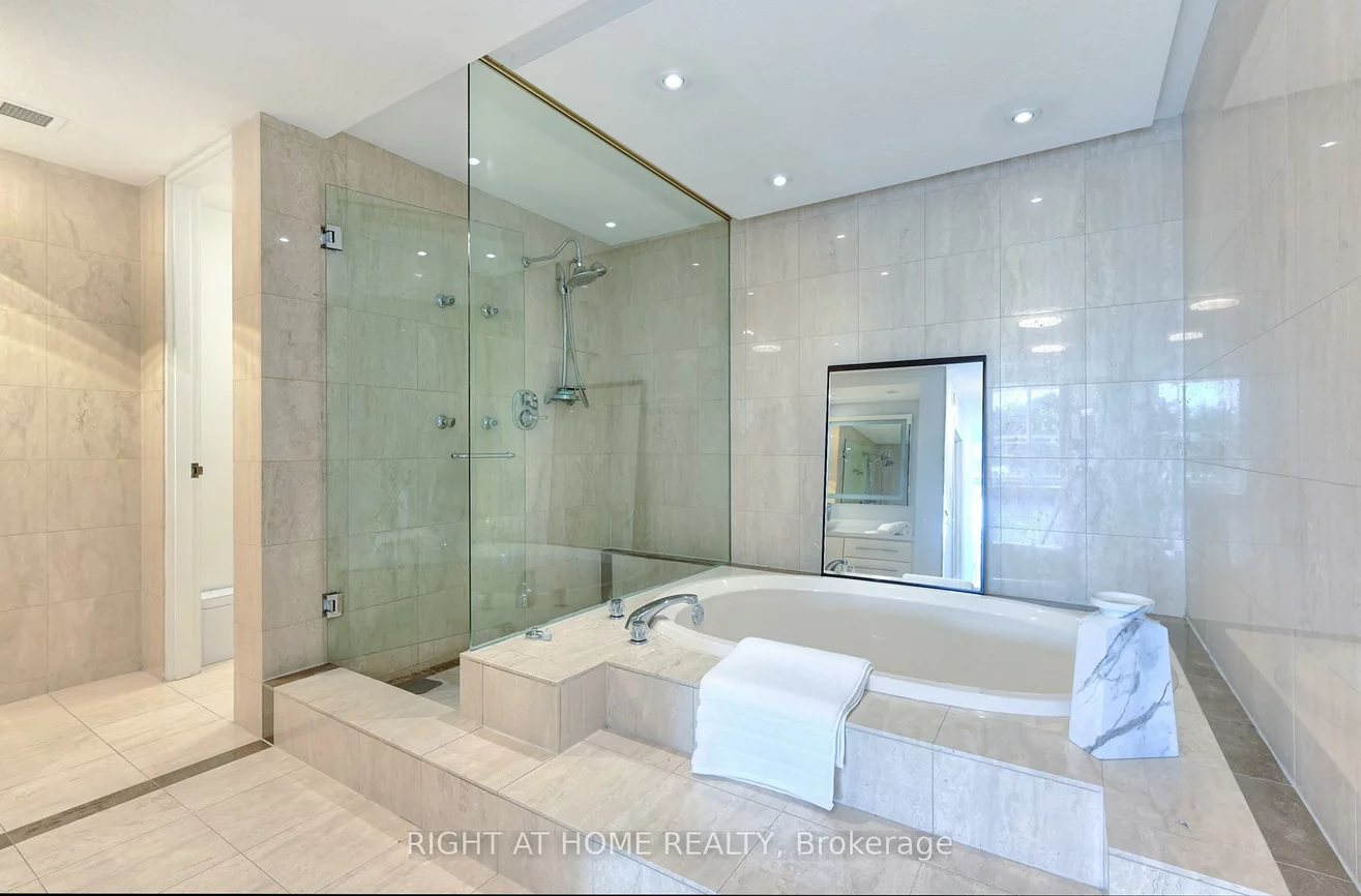 460, Queens, Waterfront Communities C1, Toronto