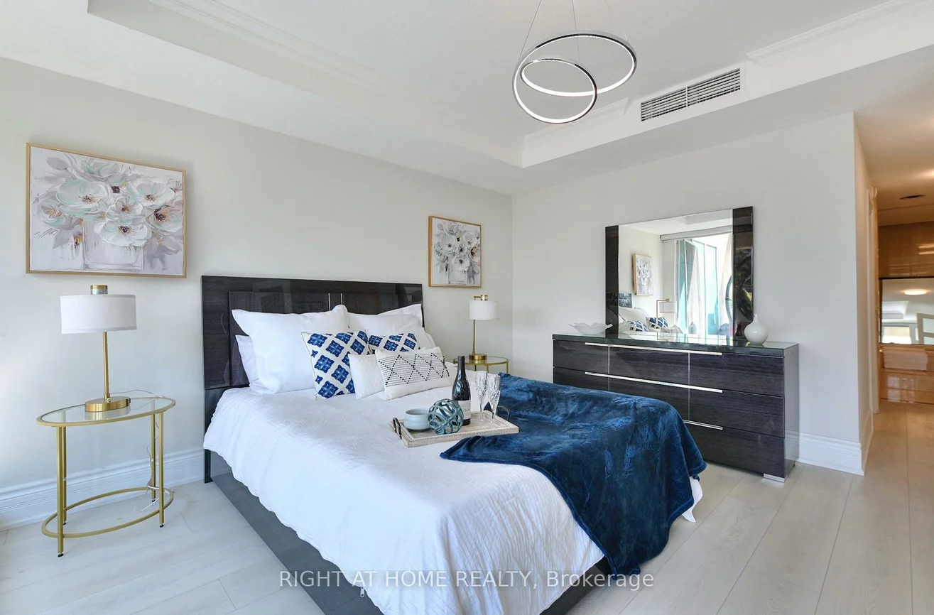 460, Queens, Waterfront Communities C1, Toronto