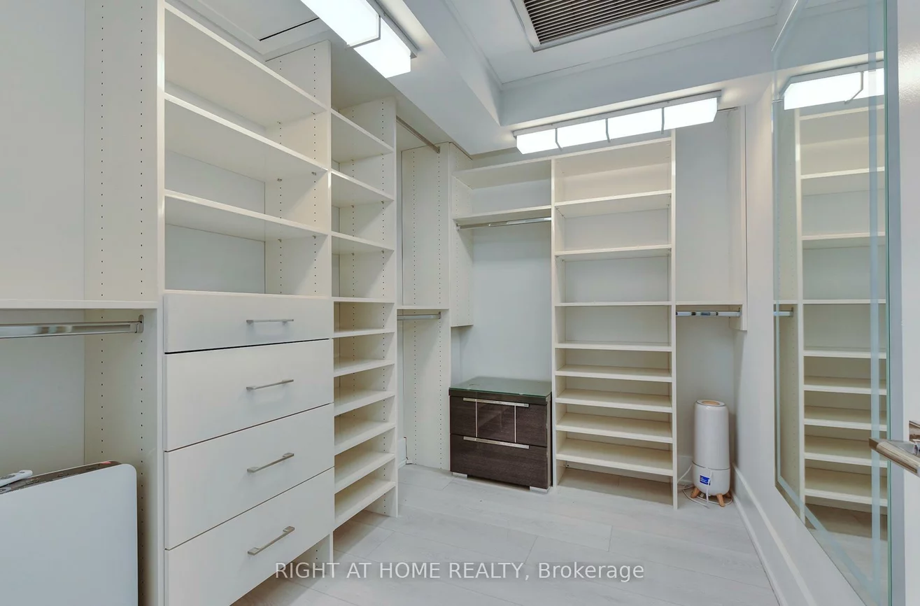 460, Queens, Waterfront Communities C1, Toronto