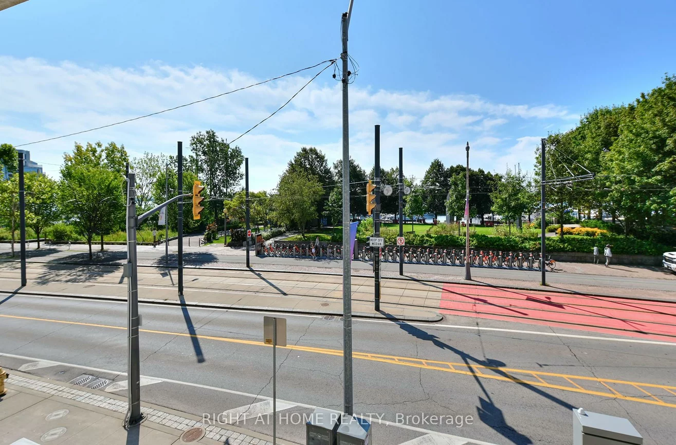 460, Queens, Waterfront Communities C1, Toronto