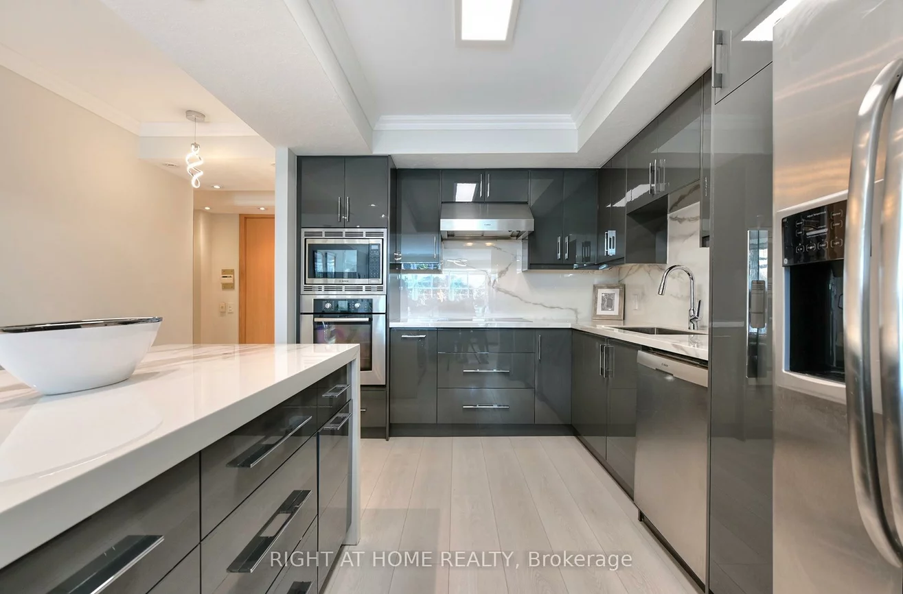 460, Queens, Waterfront Communities C1, Toronto