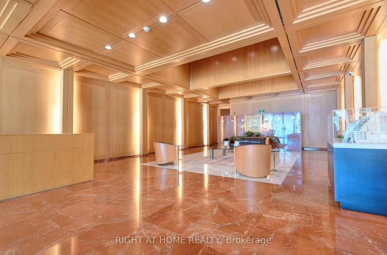 460, Queens, Waterfront Communities C1, Toronto