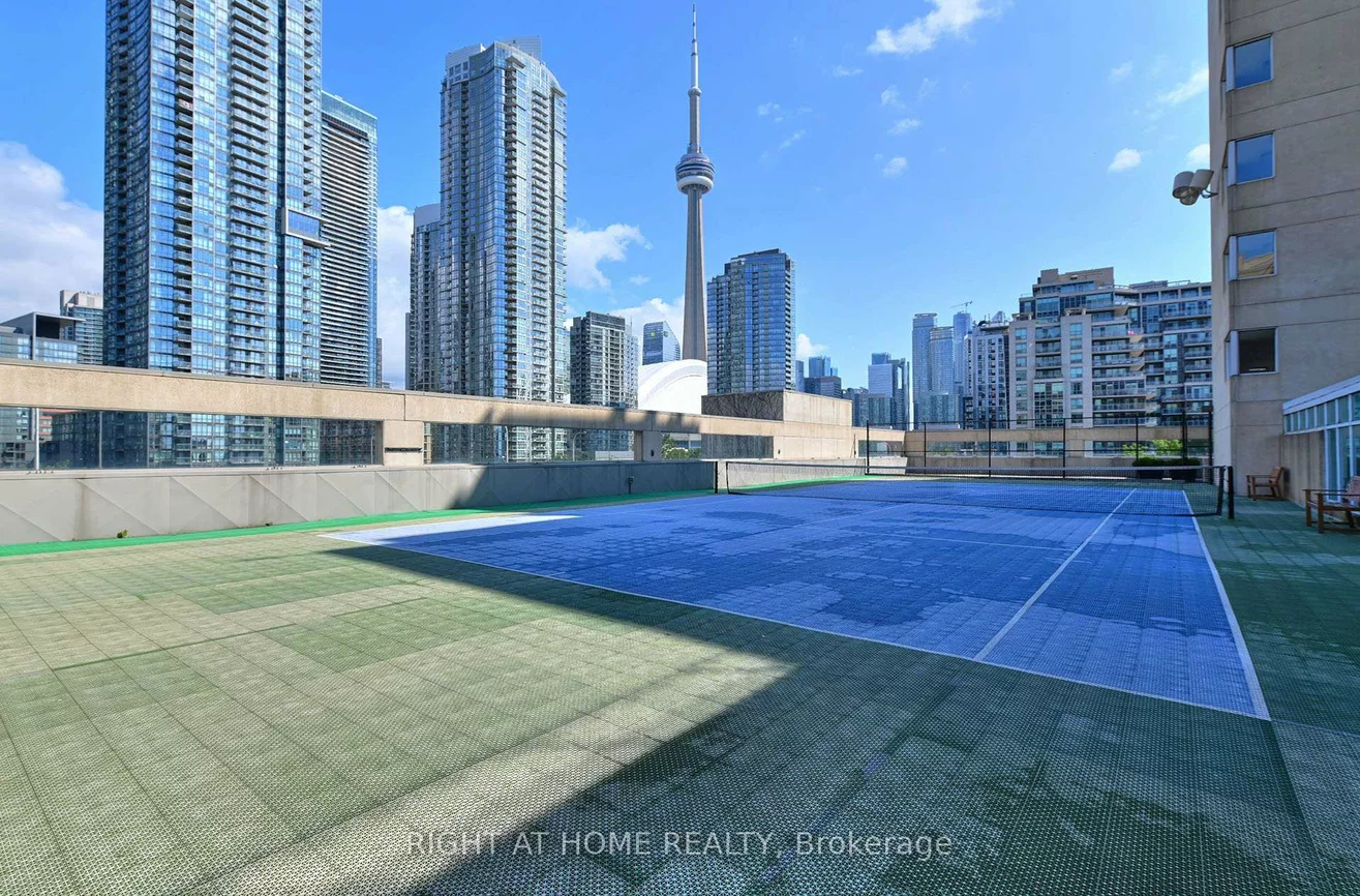 460, Queens, Waterfront Communities C1, Toronto
