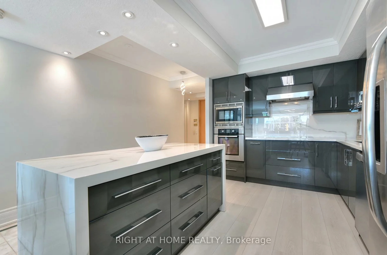 460, Queens, Waterfront Communities C1, Toronto