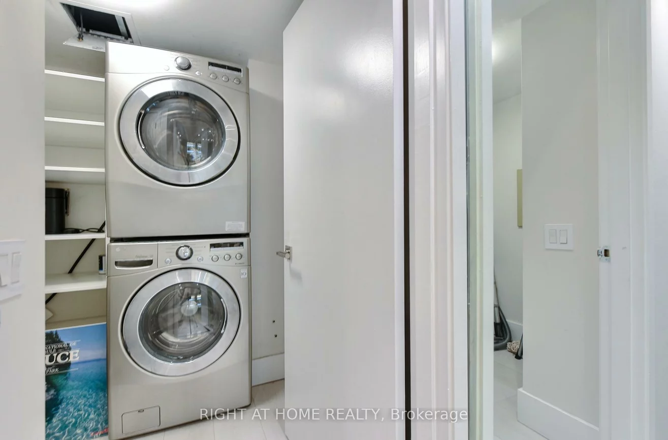 460, Queens, Waterfront Communities C1, Toronto