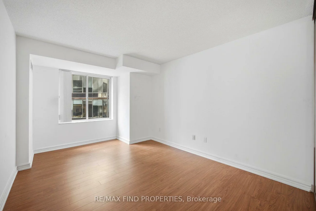 33, University, Waterfront Communities C1, Toronto